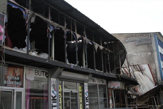 Özalp'taki yangında dükkanları zarar gören esnaf destek bekliyor