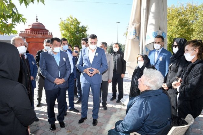 Gürkan vefat eden Malatya eski Belediye Başkanı Semercioğlu’nun ailesine taziyelerini iletti