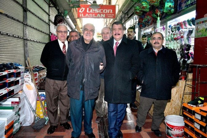 Gürkan vefat eden Malatya eski Belediye Başkanı Semercioğlu’nun ailesine taziyelerini iletti