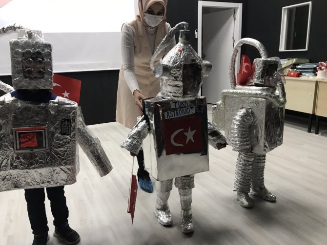 “Uzay Haftası Etkinlikleri” kapsamında düzenlenen yarışmanın kazananları ödüllerine kavuştu