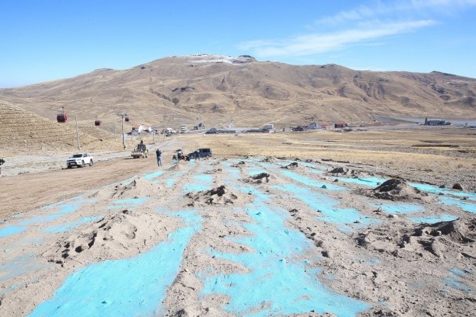 Büyükşehir, Erciyes’e biyotekstil tohum halısı serdi