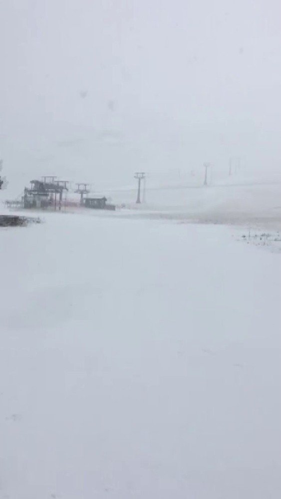 Antalya’nın yüksek kesimleri beyaza büründü