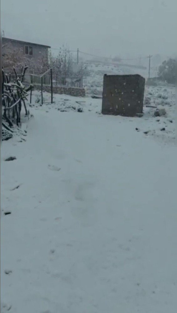 Antalya’nın yüksek kesimleri beyaza büründü