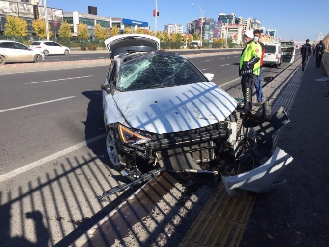 Direksiyon hakimiyetini kaybetti, metrelerce takla attı