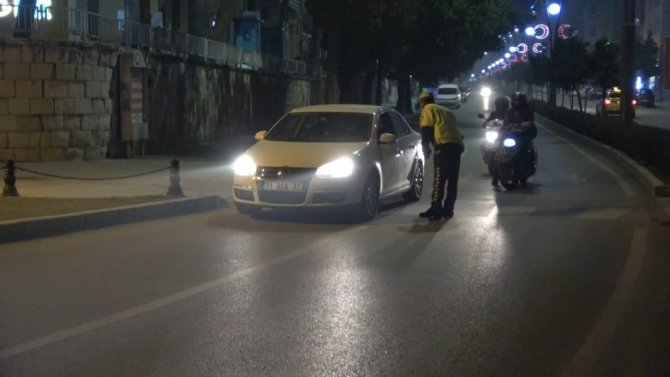 Polis ekiplerinden ’Sokağa çıkma yasağı’ denetimi