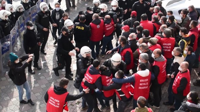 Kocaeli’den Ankara’ya yürümek isteyen işçilere polis müdahalesi: 95 gözaltı