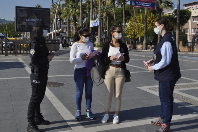 Marmaris’te Polis ve Jandarma kadına yönelik şiddete karşı broşür dağıttı