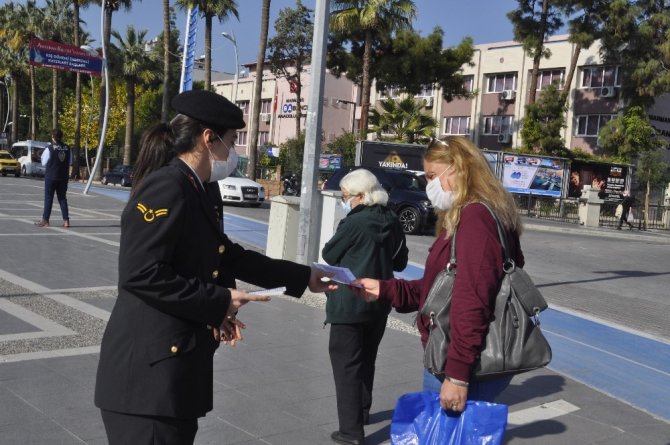 Marmaris’te Polis ve Jandarma kadına yönelik şiddete karşı broşür dağıttı