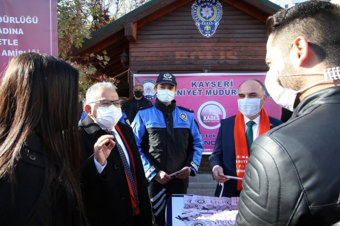 Başkan Büyükkılıç’tan kadına şiddete karşı maskeli destek