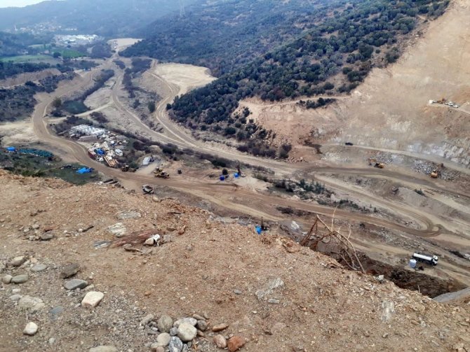 Söke Kaymakamı Soner Zeybek, Sarıçay Barajı İnşaatını gezdi