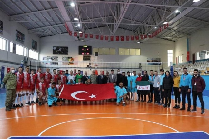 Resulaynlı sporcular ile Türk askeri dostluk maçı yaptı