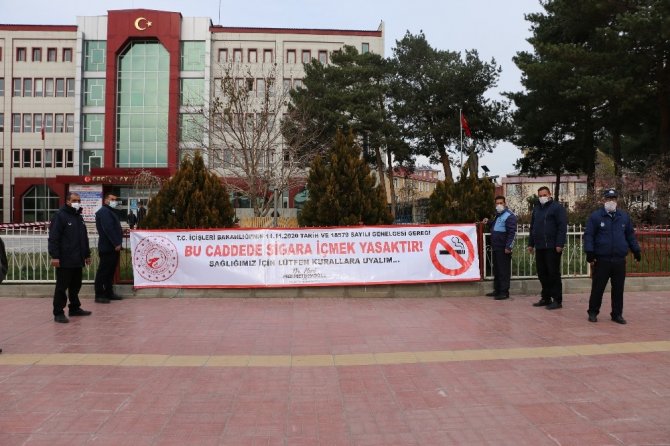 Erciş Belediyesi cadde ve sokaklara sigara yasağı uyarı görselleri astı