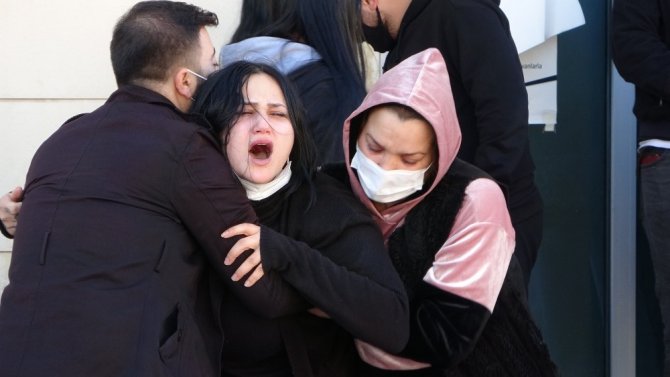 Antalya’da 3 kişinin lüks cipte ölümü