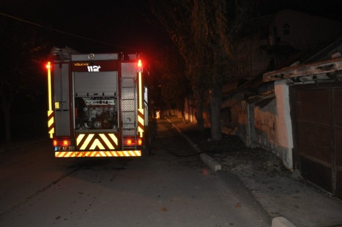 Karaman’da metruk evde çıkan yangın söndürüldü