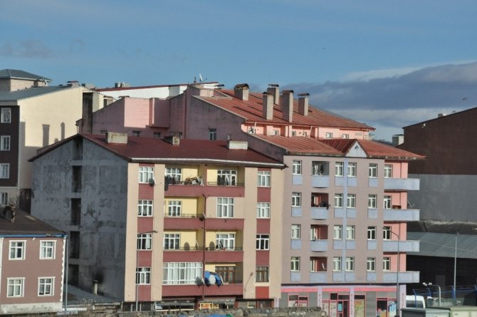Kars’ta öğrenci gelmeyince kiralık evler elde kaldı