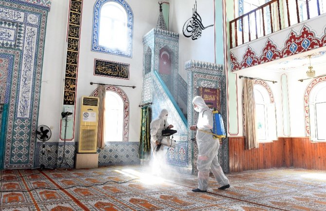 Muratpaşa’da camiler dezenfekte edildi