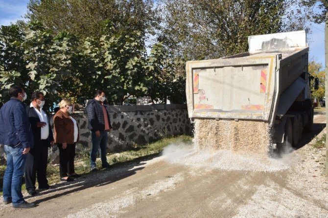 Başkan Erdem: "Ceyhan’da asfaltsız yol kalmayacak"