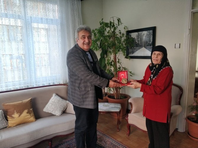 73 yaşındaki kadın ev ve dükkanını Mehmetçik Vakfı’na bağışladı