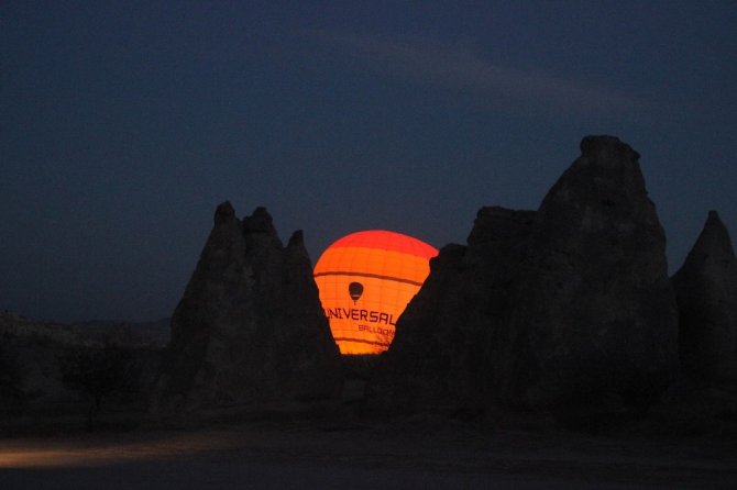 Kapadokya’da balonlar güneşin doğuşu için havalandı