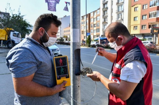 Trabzon’da yaya geçitlerindeki butonlar artık temassız