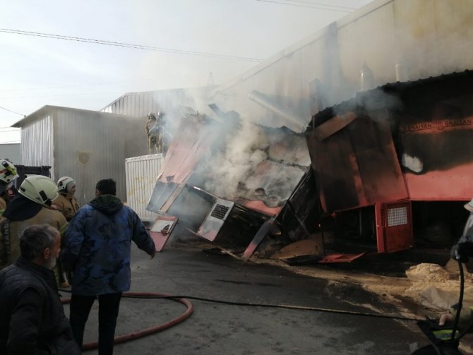 Ataşehir’de mobilya fabrikasında korkutan yangın