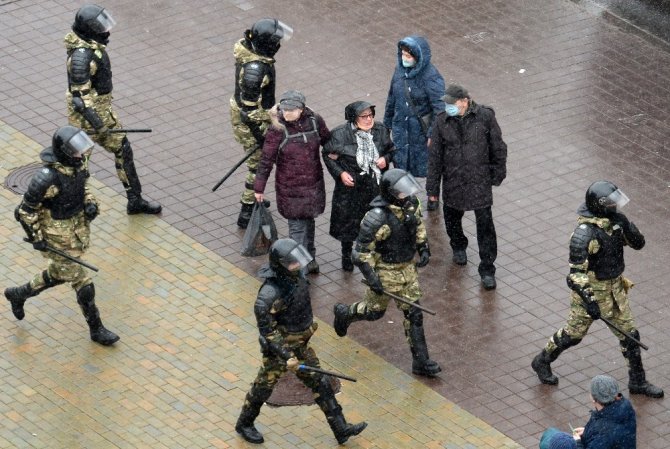 Belarus’taki protestolarda yaklaşık 250 kişi gözaltına alındı