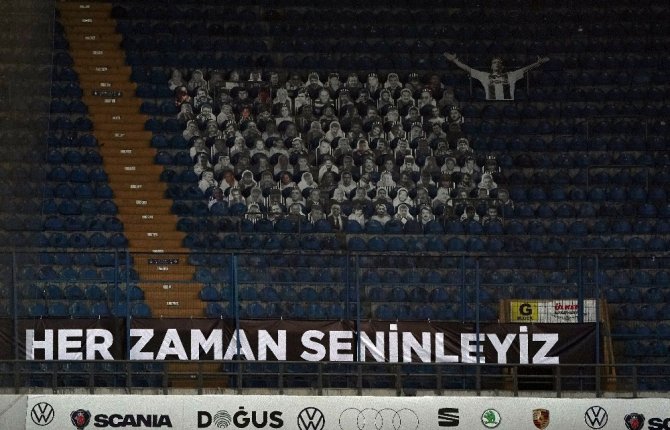 Beşiktaşlı futbolcular taraftarı selamladı!