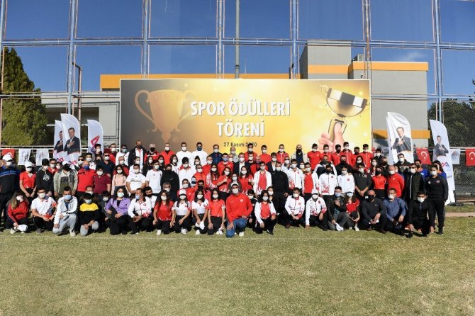 Mersin Büyükşehir Belediyesinden başarılı sporculara destek