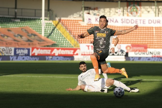 Süper Lig: Aytemiz Alanyaspor: 1 - İ.H. Konyaspor: 0 (İlk yarı)