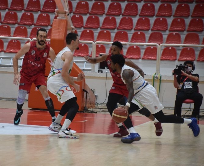 Basketbol Süper Ligi: Aliağa Petkim: 67 - Gaziantep Basketbol: 66