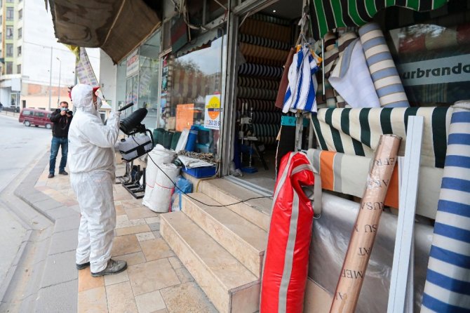 Denizli Büyükşehir dezenfekte çalışmalarına devam ediyor