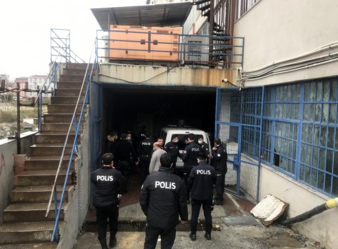 Esenyurt’ta şüpheliyi kovalayan polis, iş yerinin duvarına çarptı