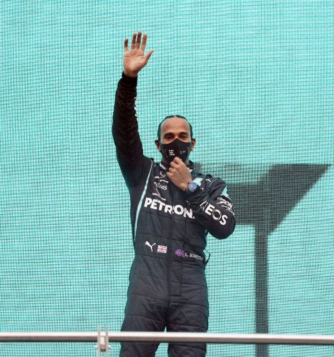 Lewis Hamilton korona virüse yakalandı