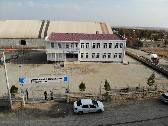 Diyarbakırlı iş adamı Necat Gülseven’in sanatçı eşi Ebru Yaşar Gülseven adına yaptırdığı okul tamamlandı