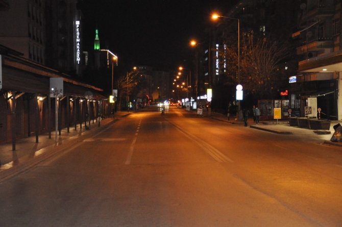 Cadde ve sokaklar boşaldı, Eskişehir’de sessizlik hakim oldu