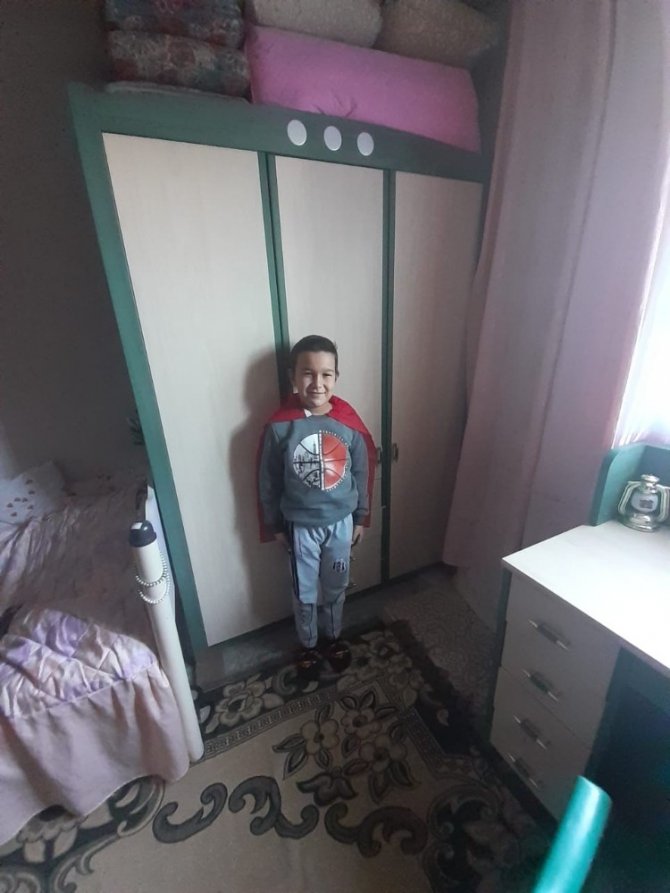 Başkan Tarhan’dan minik Onur’a genç odası