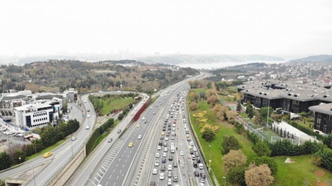 15 Temmuz Şehitler Köprüsü’ndeki trafik yoğunluğu havadan görüntülendi