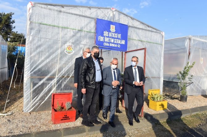 Tarsus Belediyesi, geri dönüşüm malzemelerinden 4 adet sera kurdu