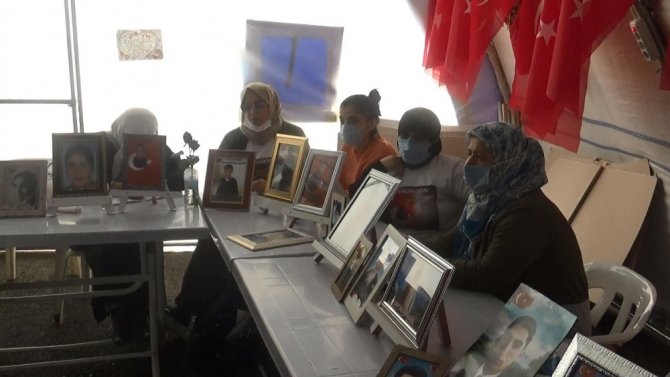 HDP önündeki ailelerden, çocukları terörün elinde olan ailelere ’Bize katılın’ çağrısı
