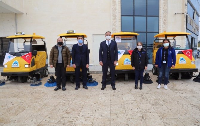 Eyyübiye Belediyesi temizlik filosuna 5 yeni araç kattı