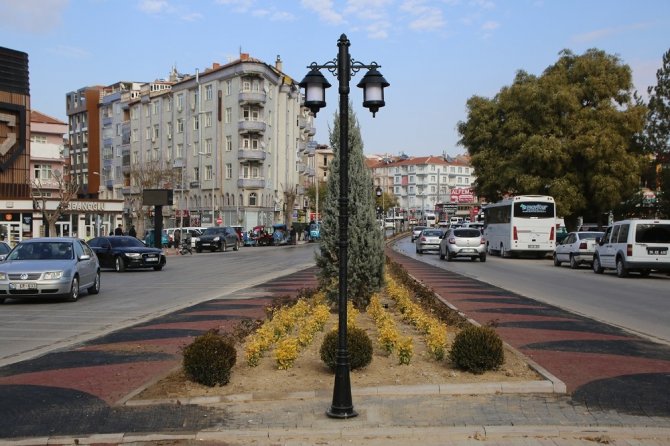 Karaman Belediyesi bakım ve aydınlatma çalışmalarını sürdürüyor