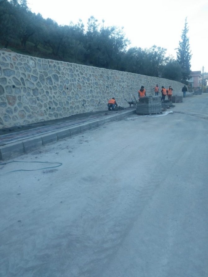 Karamürsel’de köy yolları yenileniyor