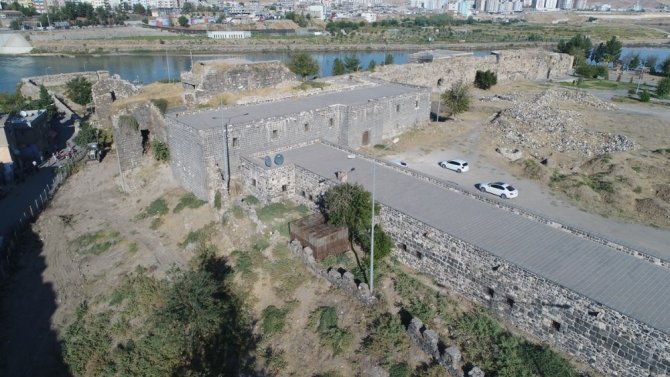 Cizre Belediyesi tarihi Hamidiye Kışlasına sahip çıkıyor