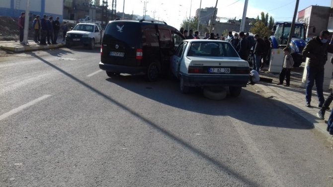 Mardin’de 3 araç birbirine girdi: 1 yaralı