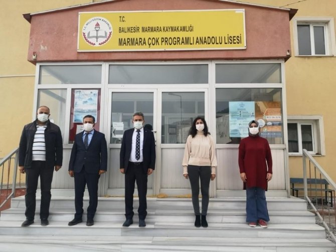 Marmara Belediyesi’nden 80 öğrenciye tablet