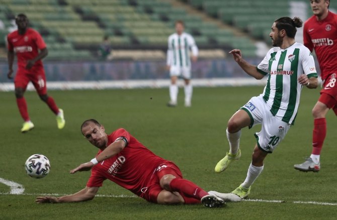 TFF 1. Lig: Bursaspor: 0 - Ümraniyespor: 1 (İlk yarı)