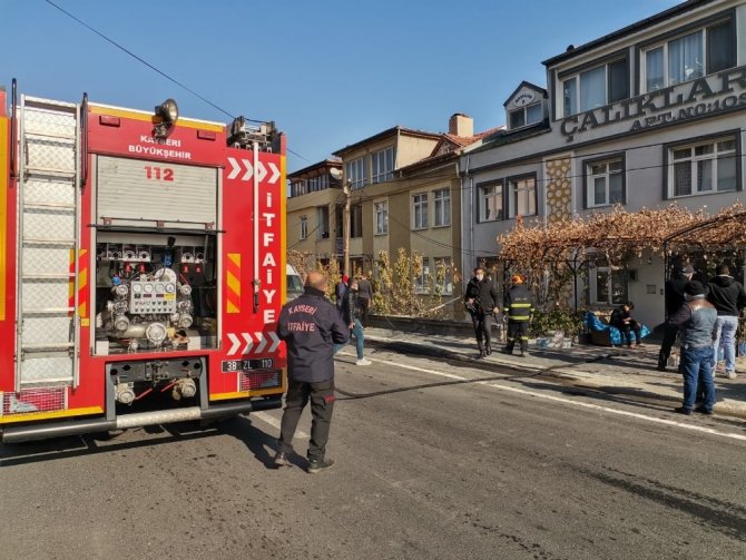 Kayseri’de ev yangını; itfaiye ekipleri büyümeden söndürdü