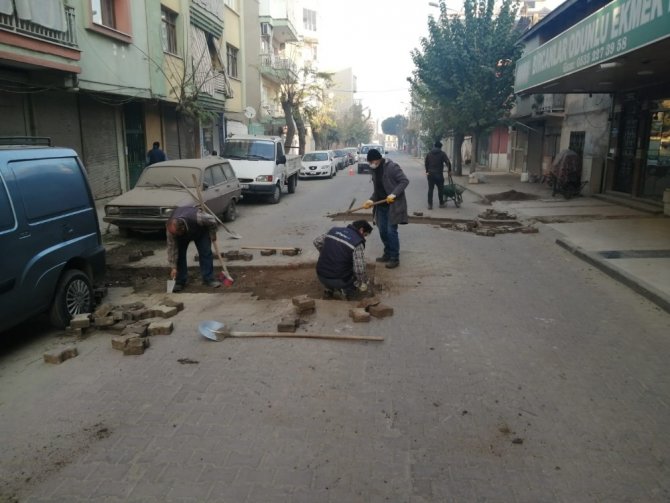 Salihli Belediye ekipleri sokağa çıkma kısıtlamasında sahada çalışıyor
