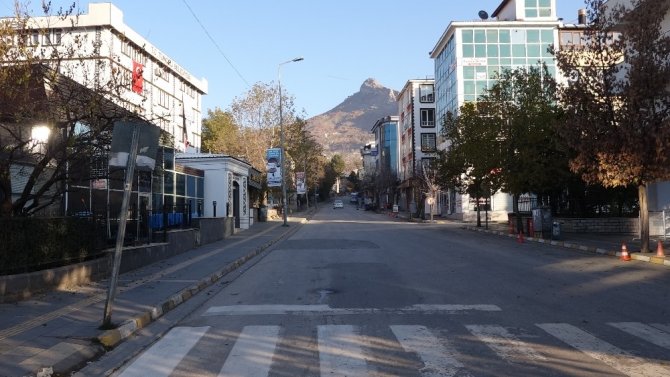 Tunceli’de sokaklar, bomboş kaldı