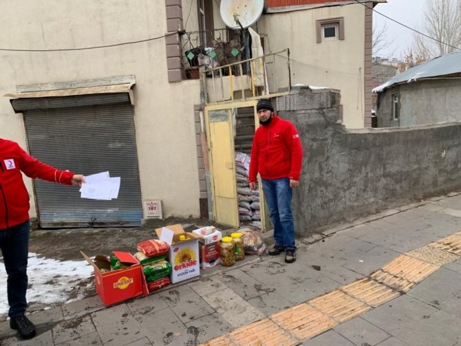 Kars’ta Kızılay ihtiyaç sahiplerini unutmadı